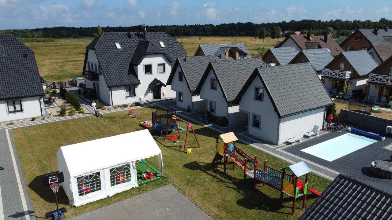 Apartamenty Maja -Pokoje - Domy Wakacyjne -Basen Podgrzewany -Jacuzzi - Sauna Łeba Buitenkant foto